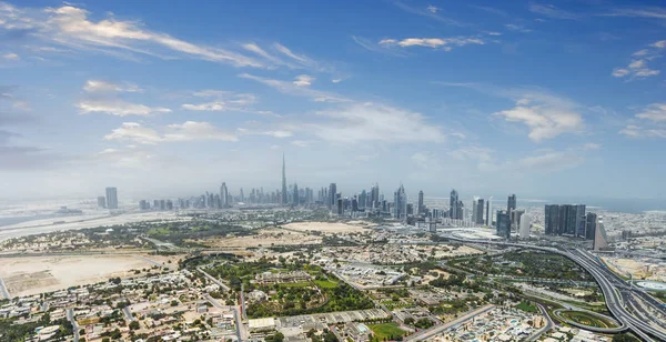 Letecký pohled na moderní mrakodrapy, Dubaj, Spojené arabské emiráty. — Stock fotografie