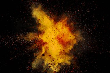 Siyah arkaplanda renkli barut patlaması.