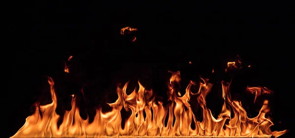 Textura de fogo em um fundo preto . — Fotografia de Stock