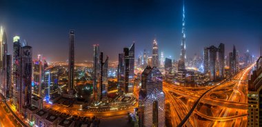 Gün doğumunda Dubai silueti, Birleşik Arap Emirlikleri.