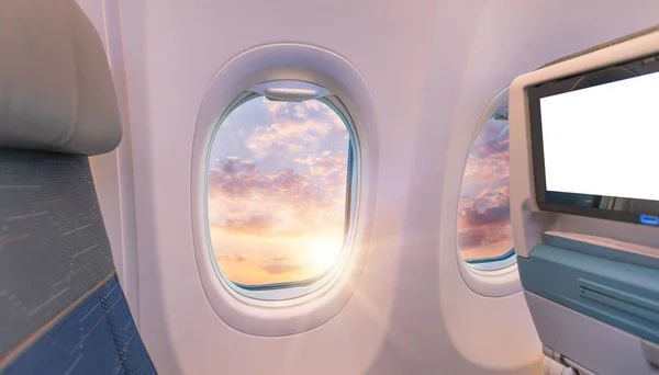 Hermosa puesta de sol con cielo nublado desde la ventana del avión . — Foto de Stock