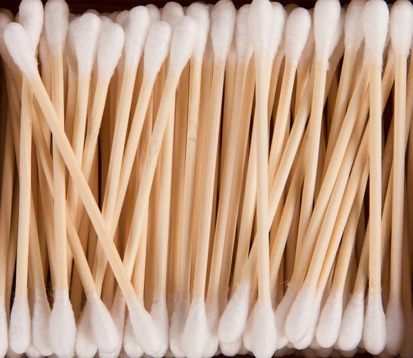 Zero waste cotton buds for personal hygiene. Sustainable lifestyle concept. — Stock Photo, Image