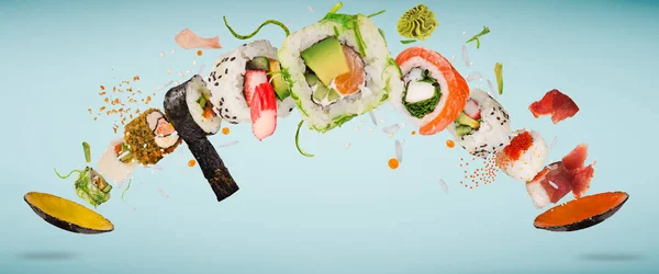 Finom japán sushi darabok a levegőbe fagyva.. — Stock Fotó