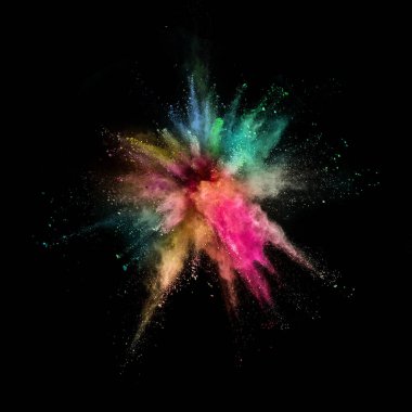 Siyah arkaplanda renkli barut patlaması.