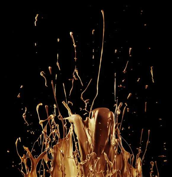 Astratto spruzzata di liquido dorato su sfondo nero — Foto Stock