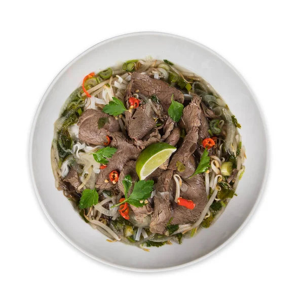 Pho bo asiático comida en blanco . — Foto de Stock