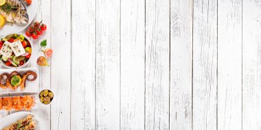 Yunan gıda arka plan. Geleneksel farklı Yunan yemekleri, üst görünüm.