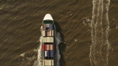 İhracat ve ithalat konteyner gemi. Uluslararası kargo.