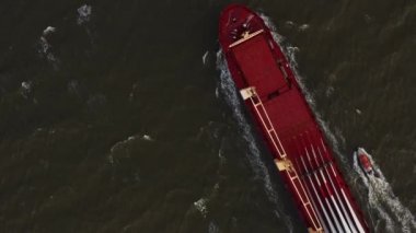 İhracat ve ithalat konteyner gemi. Uluslararası kargo.