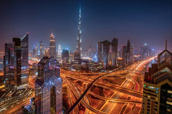 Dubai skyline napkeltekor, Egyesült Arab Emírségek. — Stock Fotó