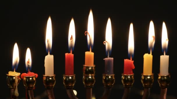 Hanukah candles celebrating the Jewish holiday — Stock Video