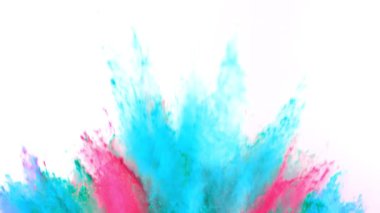 Beyaz arka planda süper yavaş çekimde renkli toz patlıyor.