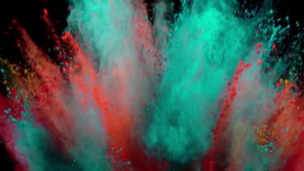 Polvere colorata che esplode su sfondo nero in super slow motion. — Video Stock