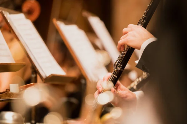 Кларнет во время классической концертной музыки — стоковое фото
