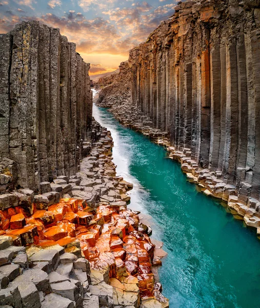 スタグラジル・バサル渓谷の息をのむような景色,アイスランド. — ストック写真