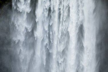 İzlanda'da Skogafoss şelale yakın uo