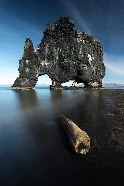 Hvitserkur-унікальний природний базальтовий рок в Ісландії. Найпопулярніші місця подорожі Ісландії. — стокове фото