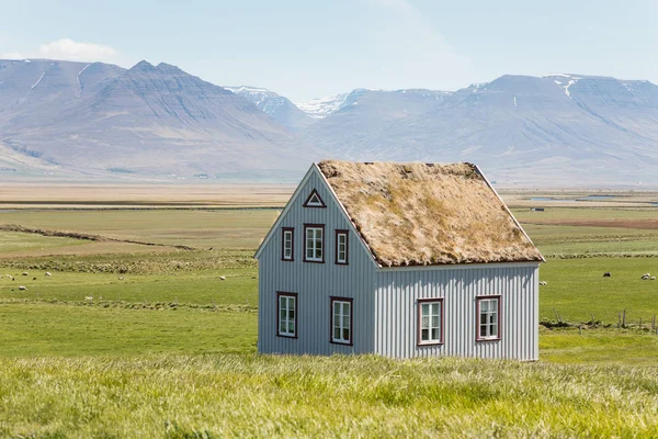 Traditional rural turf houses in Iceland. — Stock Photo, Image