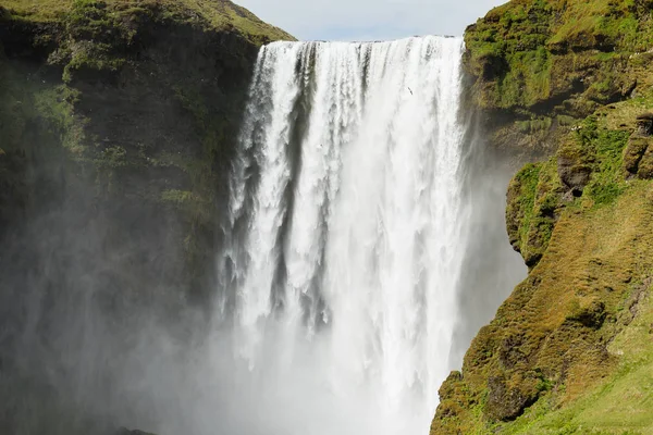 Nära-UO av Skogafoss vattenfall på Island — Stockfoto