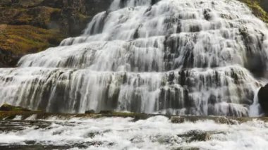 ünlü Dynjandi şelale güzel çağlayanlar, Westfjords, İzlanda