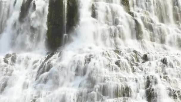 Belles cascades de la célèbre cascade Dynjandi, Westfjords, Islande — Video