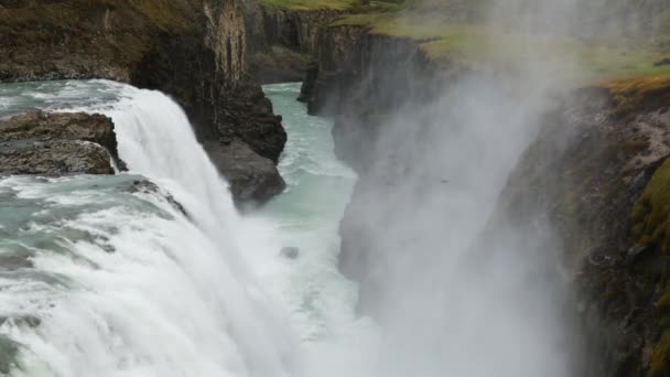 Hermosa cascada famosa Gullfoss, Islandia . — Vídeos de Stock