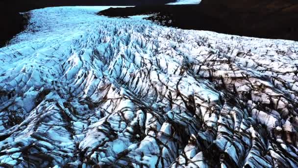 Letecký pohled na ledovec na Islandu — Stock video