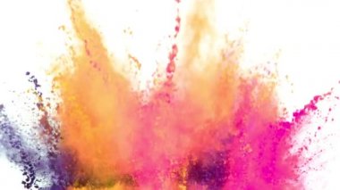 Beyaz arka planda süper yavaş çekimde renkli toz patlıyor.