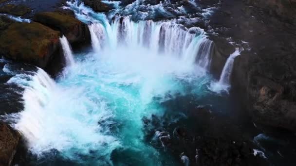 İzlanda 'da gün batımında inanılmaz Godafoss şelalesi — Stok video