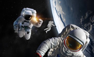 Evreni insan ırkı tarafından fethetme kavramı. Bu görüntünün elementleri NASA tarafından desteklenmektedir