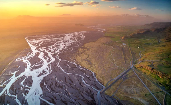 Piękny widok z lotu ptaka na system rzeczny lodowca w Islandii. — Zdjęcie stockowe