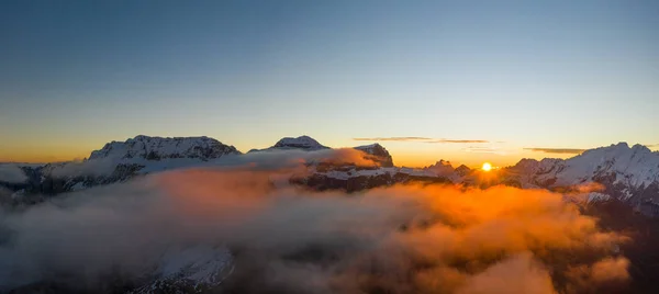 Beautiful autumn landscape in the Dolomites mountains. — Stock Photo, Image