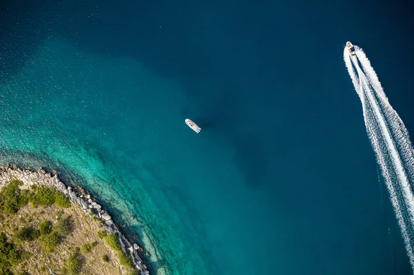 Speed boat in mediterranean sea, εναέρια θέα — Φωτογραφία Αρχείου
