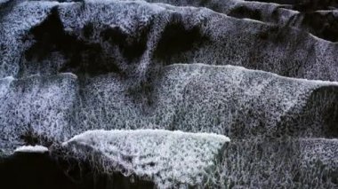 Dev okyanus dalgalarının yukarıdan aşağıya görünümü