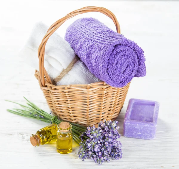 Tratamientos de bienestar con flores de lavanda . —  Fotos de Stock