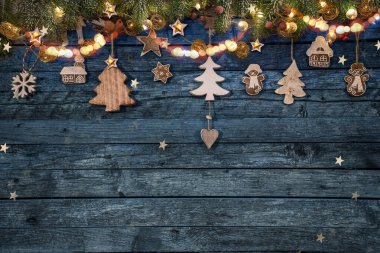 Ahşap arka plan christmas Ladin dallarda.