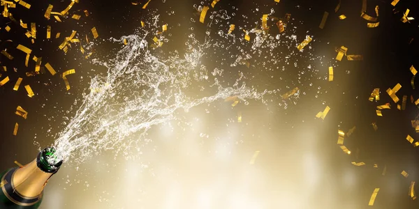 Şişe şampanya, yeni yıl veya diğer kutlama teması. — Stok fotoğraf