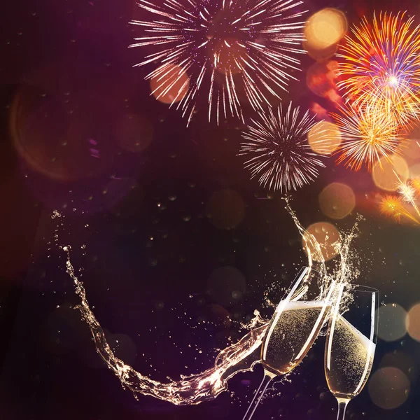 Πολύχρωμο πυροτέχνημα με φόντο bokeh. Πρωτοχρονιά εορτασμού. — Φωτογραφία Αρχείου