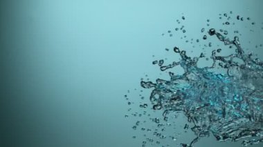 Su yüzeyi çok yavaş çekimde, yüksek hızlı sinema kamerasıyla çekiliyor.