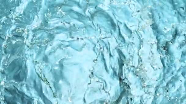 Водна поверхня в супер повільному русі, знята високошвидкісною кінокамерою — стокове відео