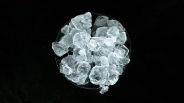 Patlayan Buz 'un Süper Yavaş Çekimi Kameraya Doğru