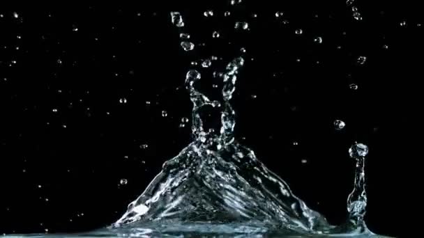 Vatten stänk i super slow motion, fotograferad med hög hastighet bio kamera — Stockvideo