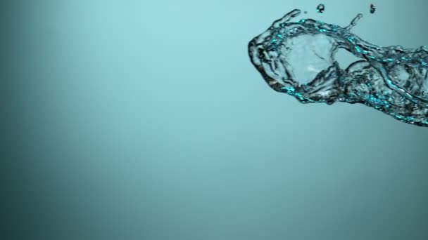 Water plons in super slow motion, opgenomen met hoge snelheid bioscoop camera — Stockvideo