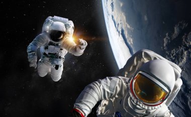 Evreni insan ırkı tarafından fethetme kavramı. Bu görüntünün elementleri NASA tarafından desteklenmektedir