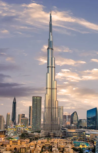 Atemberaubender Blick auf die futuristische Skyline von Dubai, Vereinigte Arabische Emirate — Stockfoto