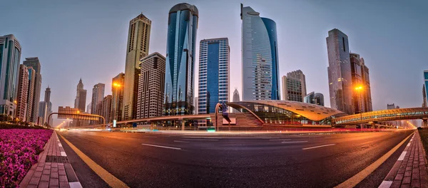 阿拉伯联合酋长国日出期间的迪拜天际线. — 图库照片