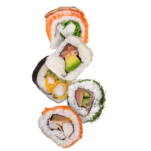 Pedaços de delicioso sushi japonês congelado no ar. — Fotografia de Stock