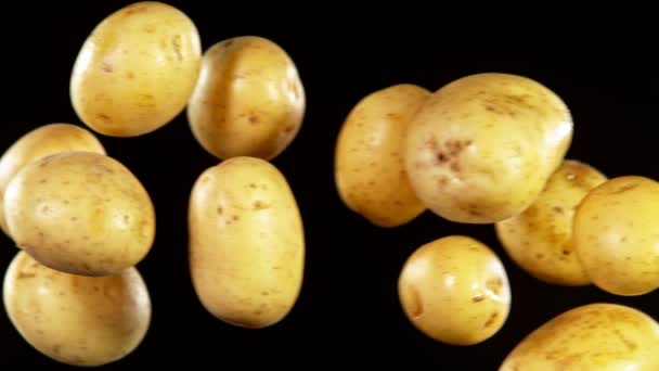 Super Slow Motion Skott av flygande potatis — Stockvideo