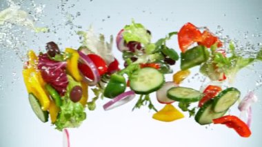 Uçan Taze Sebzelerin Süper Yavaş Çekimi 1000fps.