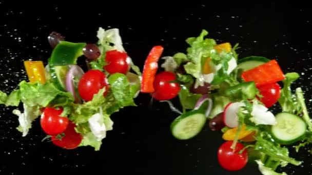 Super Slow Motion Skott av flygande färska grönsaker vid 1000fps. — Stockvideo